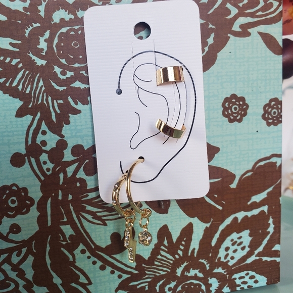 🆑️ ASHIANA | Huggie & Cuff Earrings w/ Crystal Details in Gold - Picture 4 of 9